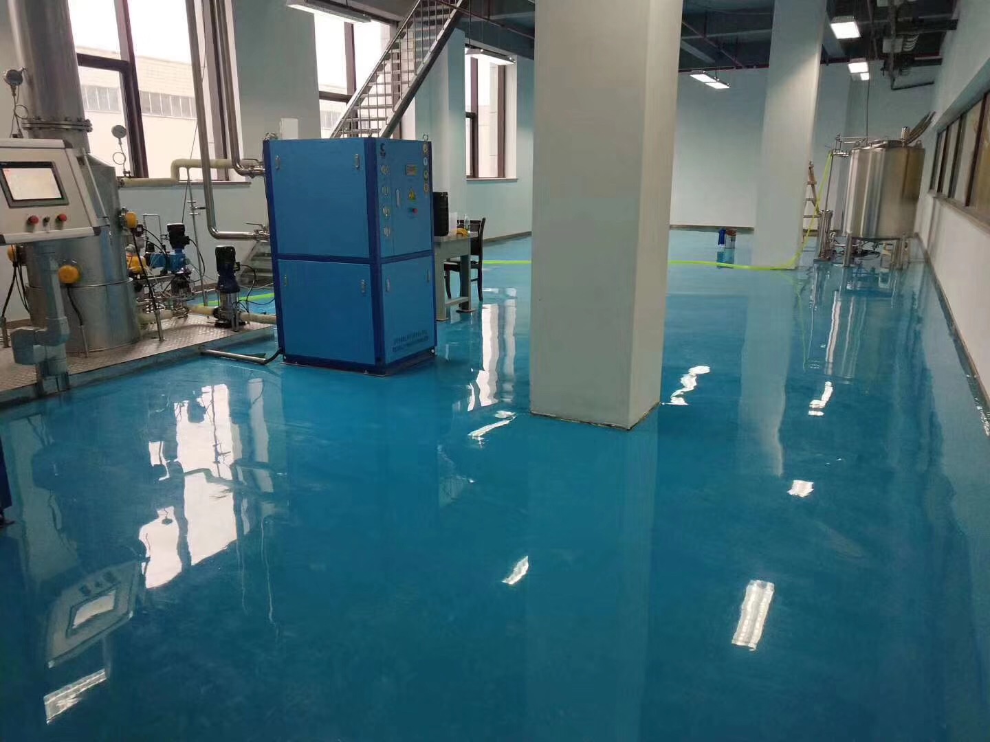 Does oil pollution affect the construction of floor paint?