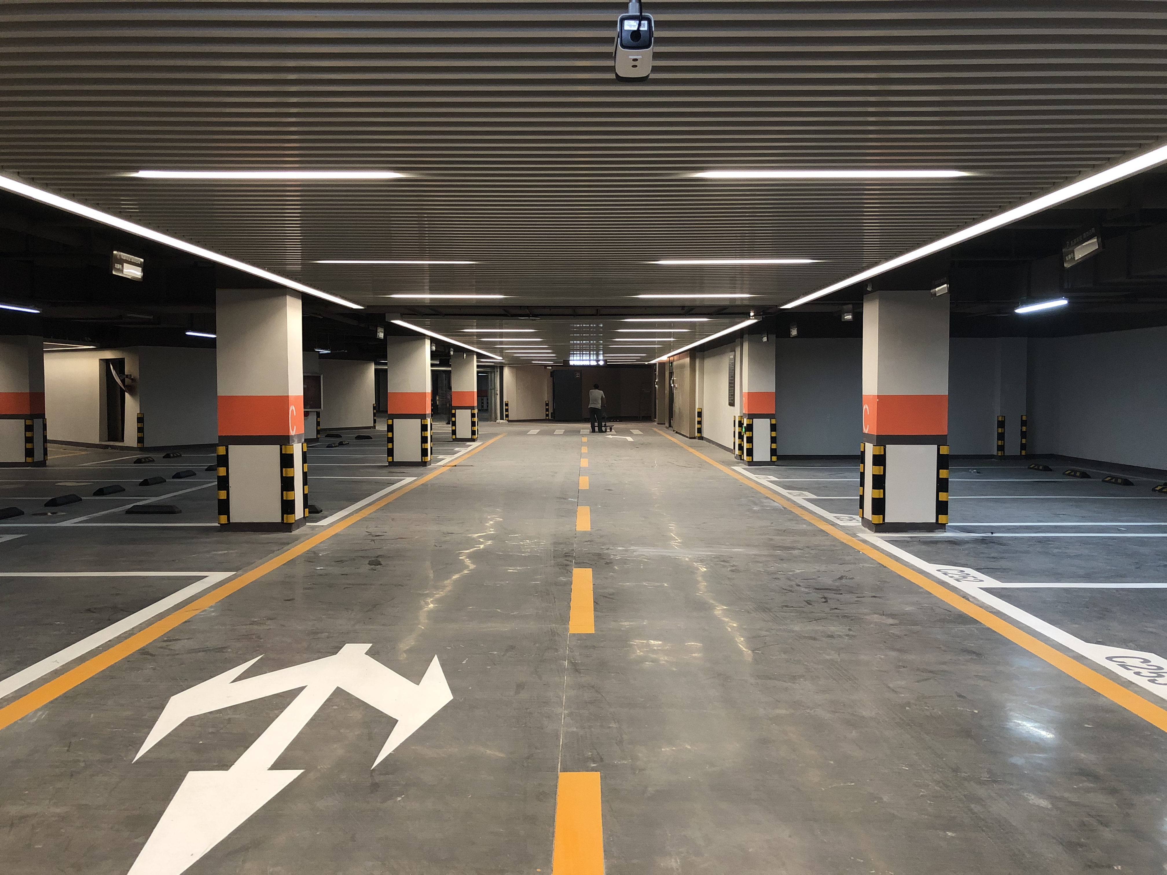 How to Apply a Concrete Sealer to a Gara