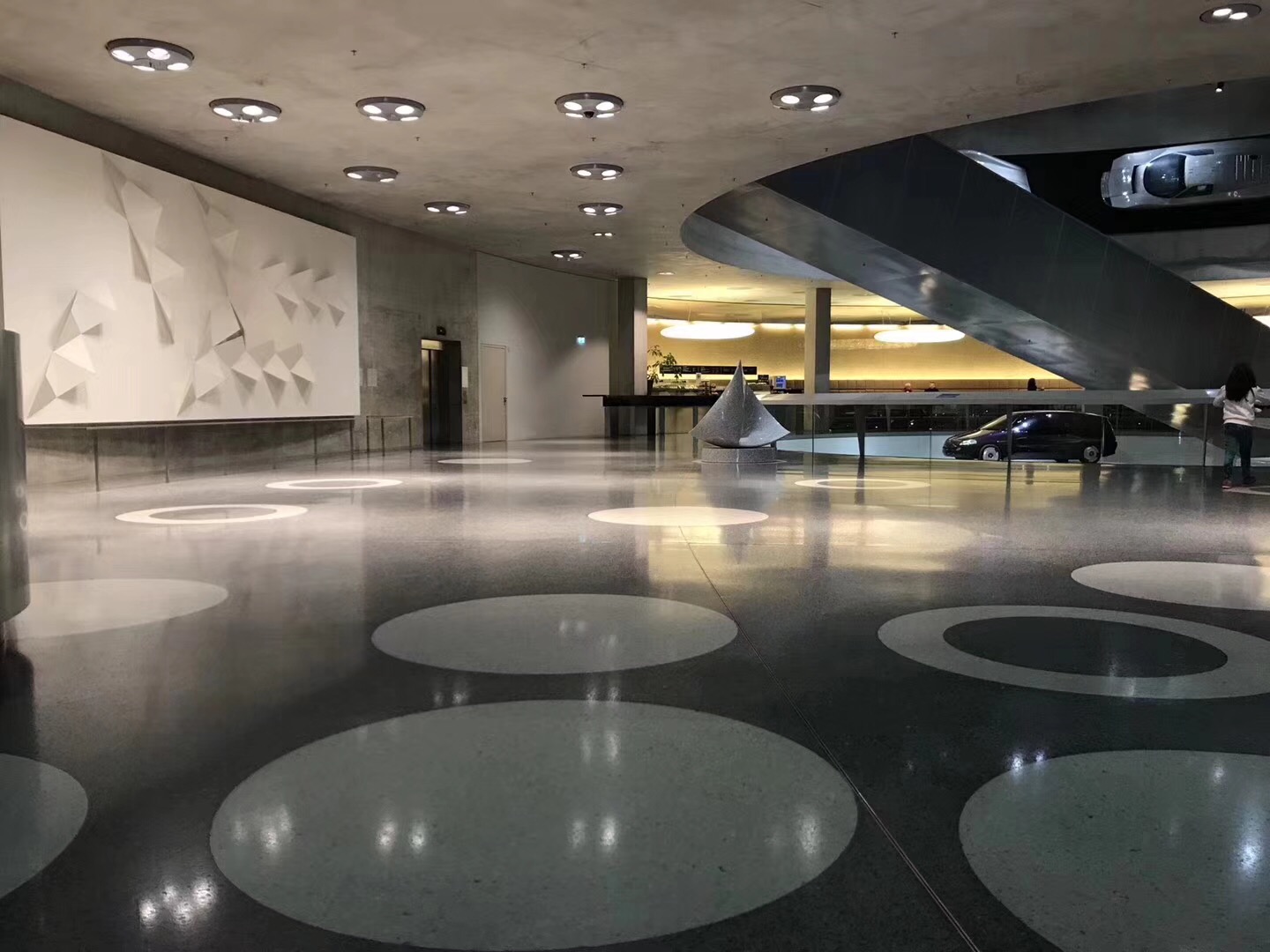 Why is epoxy terrazzo flooring favored by high-end commercial complexes?